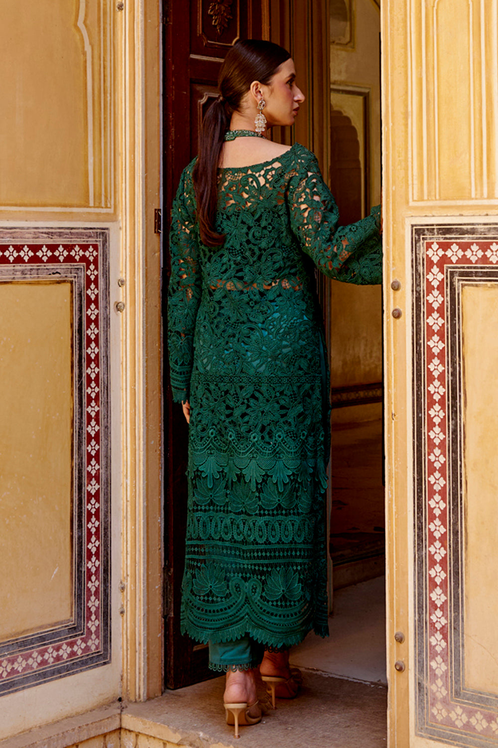 Sharnamli Mehra In Our Janvi Dark Green Kurta Set