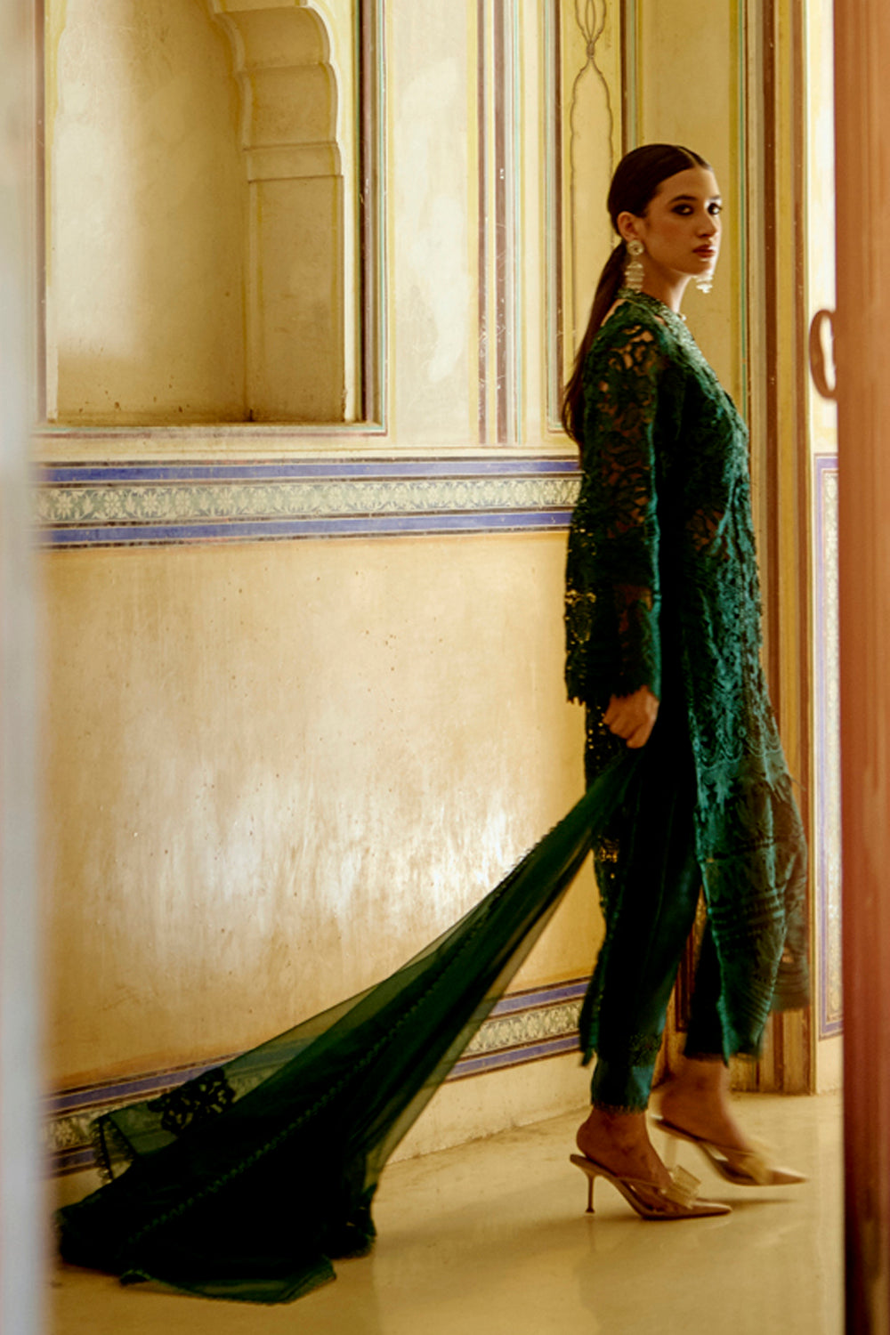 Sharnamli Mehra In Our Janvi Dark Green Kurta Set