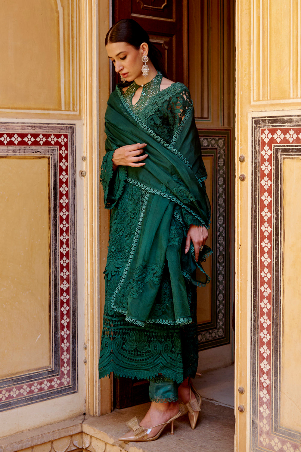 Sharnamli Mehra In Our Janvi Dark Green Kurta Set