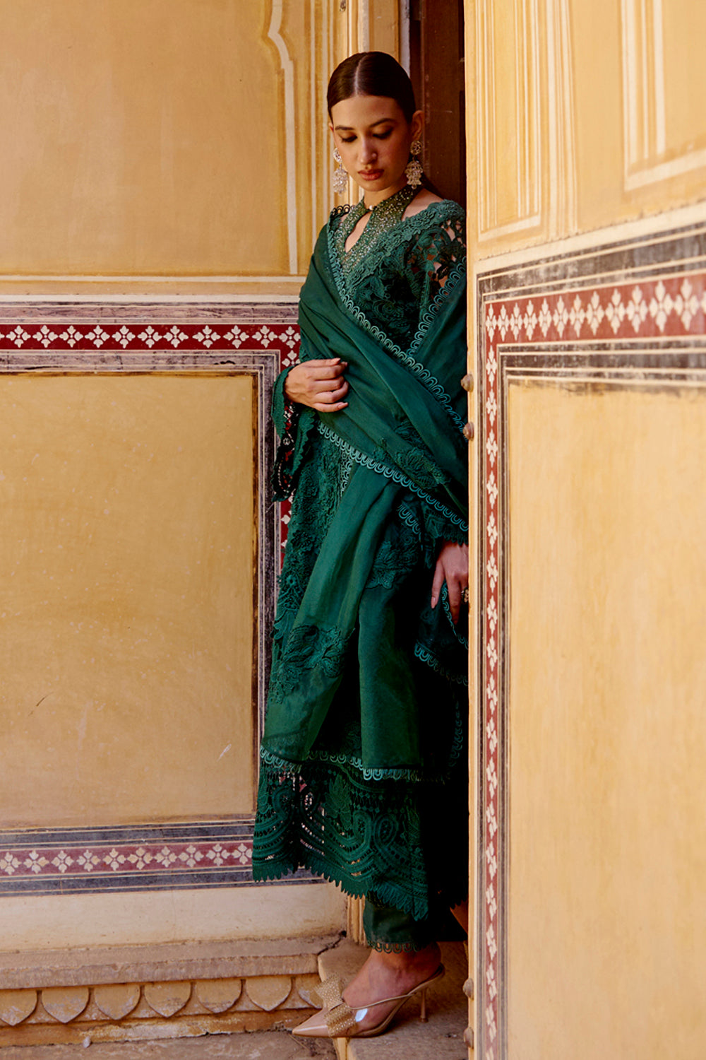 Sharnamli Mehra In Our Janvi Dark Green Kurta Set